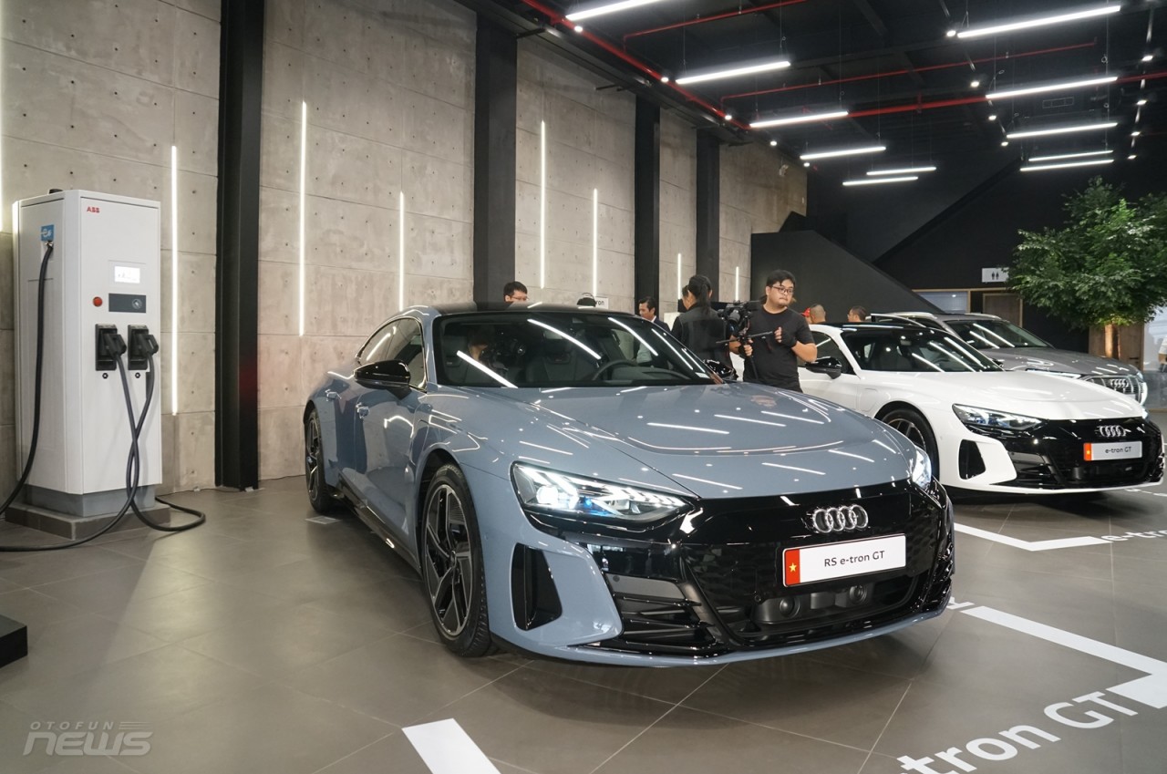 Cận cảnh xe thể thao điện Audi RS e-tron GT, giá 5,9 tỷ đồng