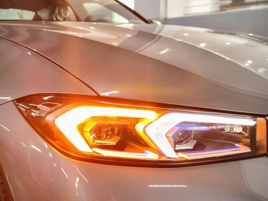 BMW 330i M Sport 2023 có mặt tại đại lý