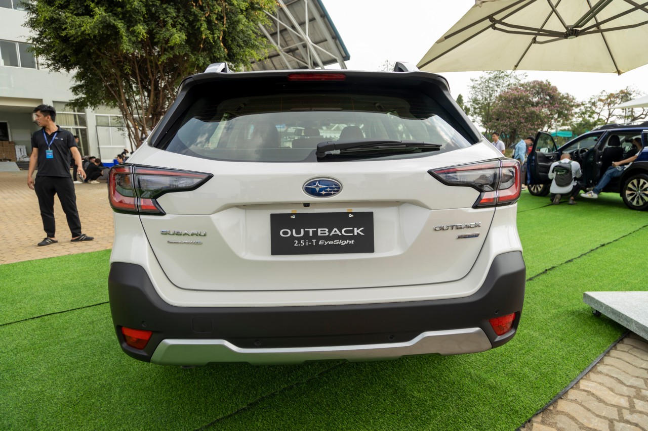 Subaru Outback ra mắt, nhập khẩu Nhật Bản giá bán lên tới 2,099 tỷ đồng