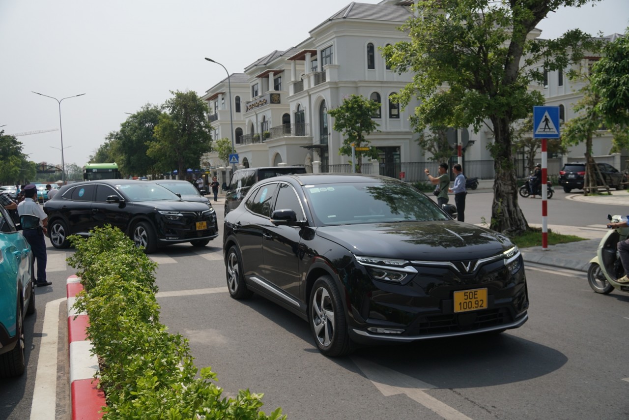 VinFast VF 8 dừng chạy dịch vụ taxi Xanh SM Luxury VinFast VF 8 dừng chạy dịch vụ taxi Xanh SM Luxury