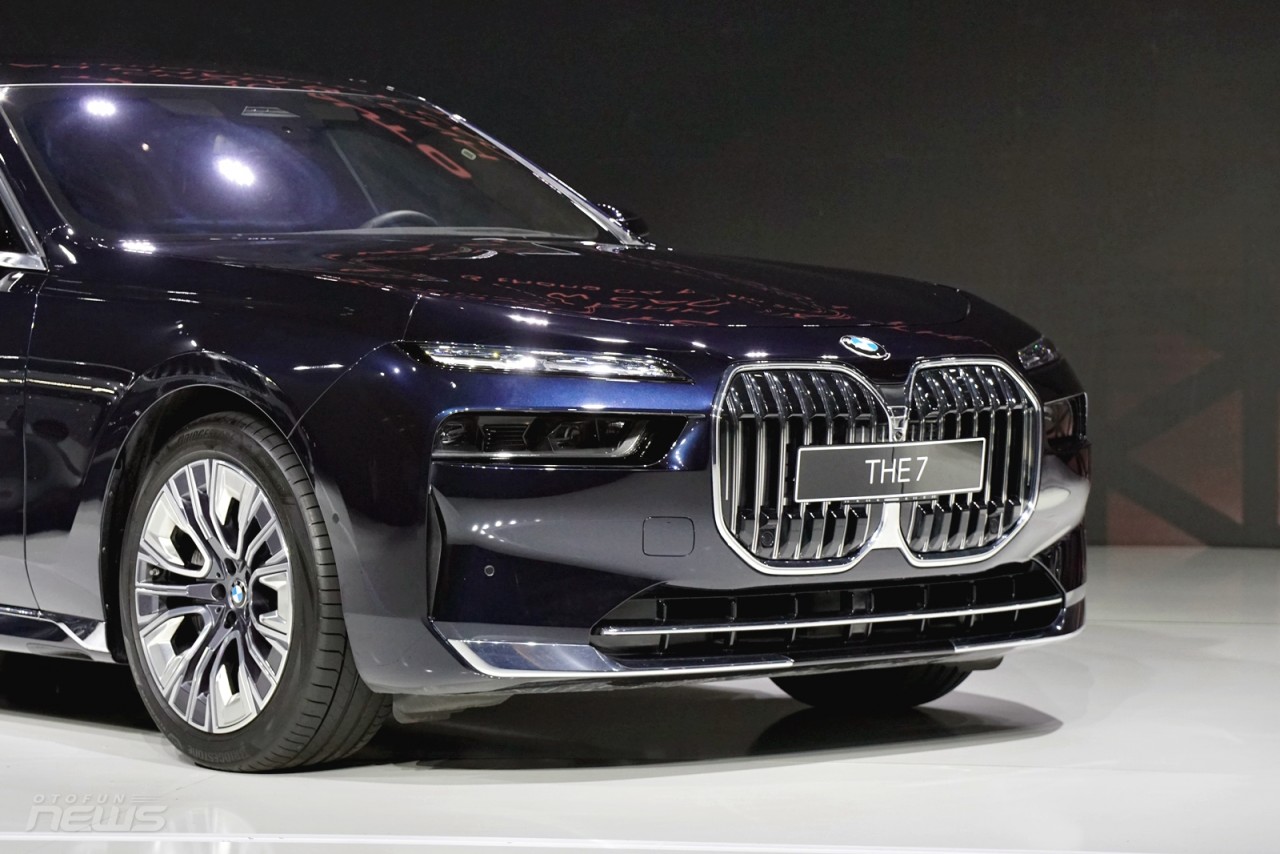 Cận cảnh BMW 7 Series 2023 giá từ 5,199 tỷ đồng tại Việt Nam