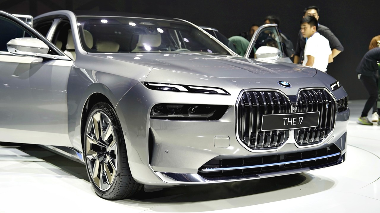 Cận cảnh xe điện hạng sang BMW i7 2023 giá 7,2 tỉ đồng tại Việt Nam