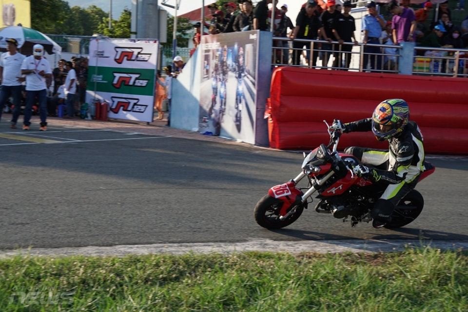 Sôi động giải đua xe Benelli lần đầu được tổ chức tại Việt Nam soi dong giai dua xe benelli lan dau duoc to chuc tai viet nam