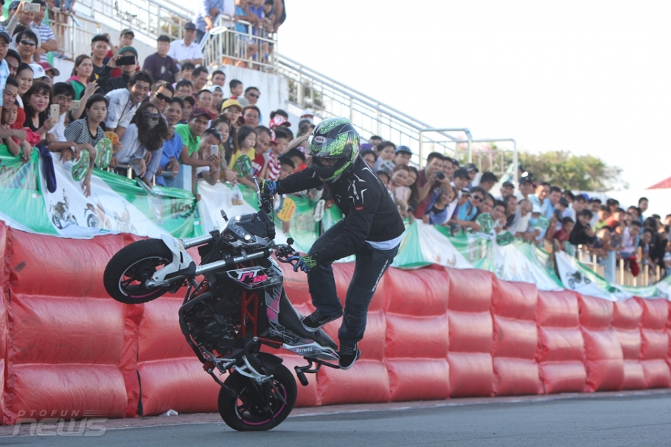 Sôi động giải đua xe Benelli lần đầu được tổ chức tại Việt Nam soi dong giai dua xe benelli lan dau duoc to chuc tai viet nam