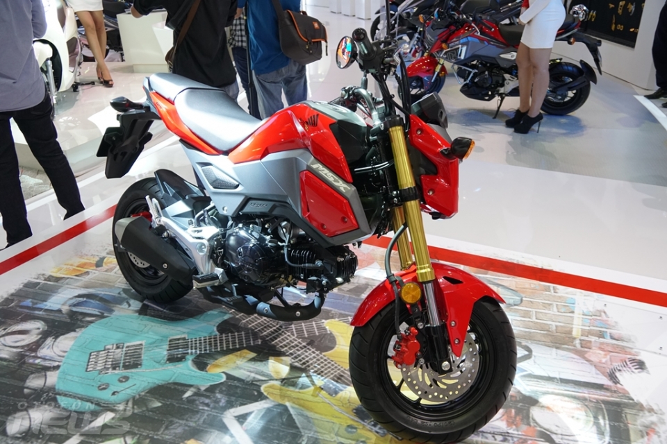vmcs 2017 can canh xe choi honda msx 125 the he 2017 moi