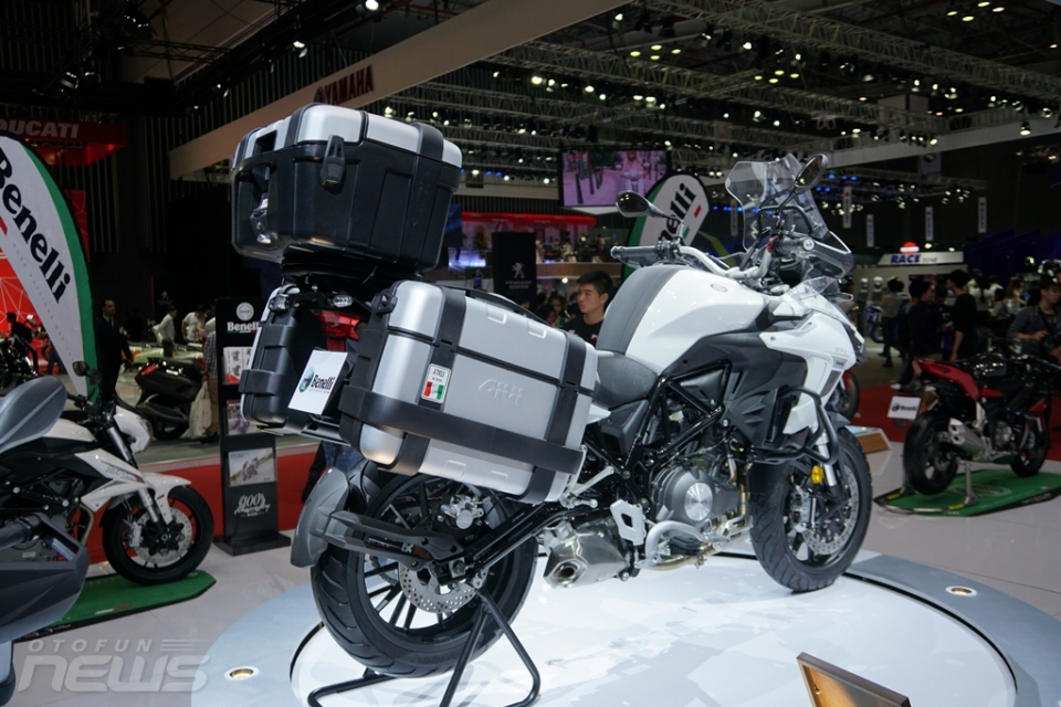 vmcs 2017 can canh mo to dia hinh gia mem benelli trk 502