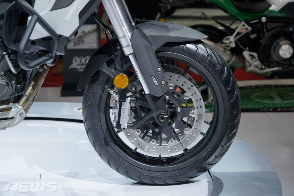 vmcs 2017 can canh mo to dia hinh gia mem benelli trk 502