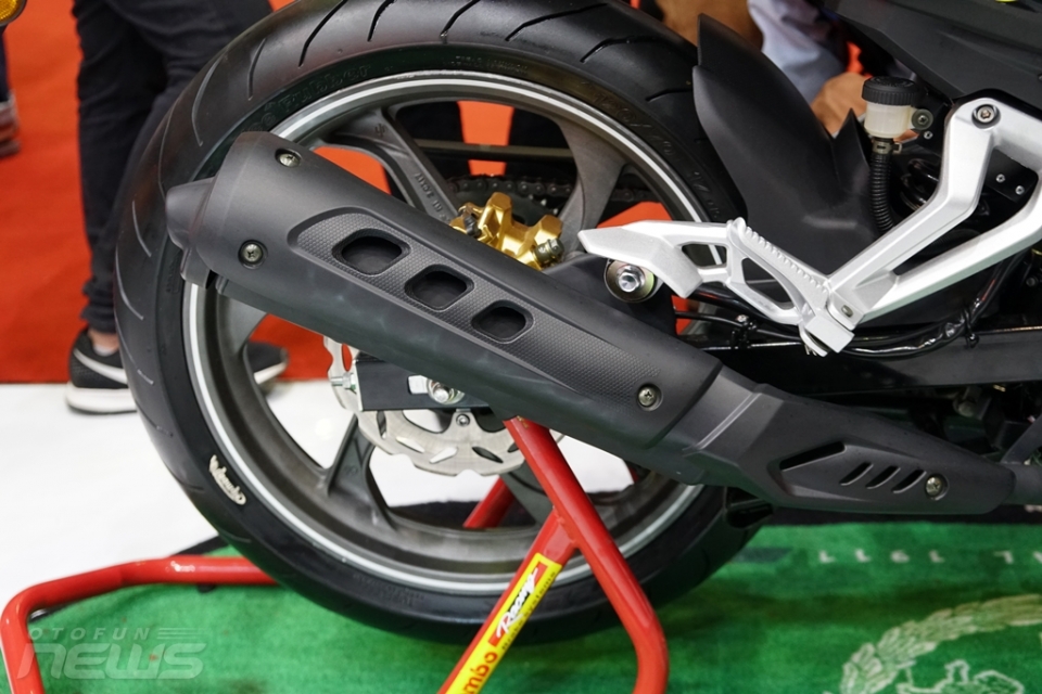vmcs 2017 benelli bat ngo ra mat mau xe con tay rfs150i