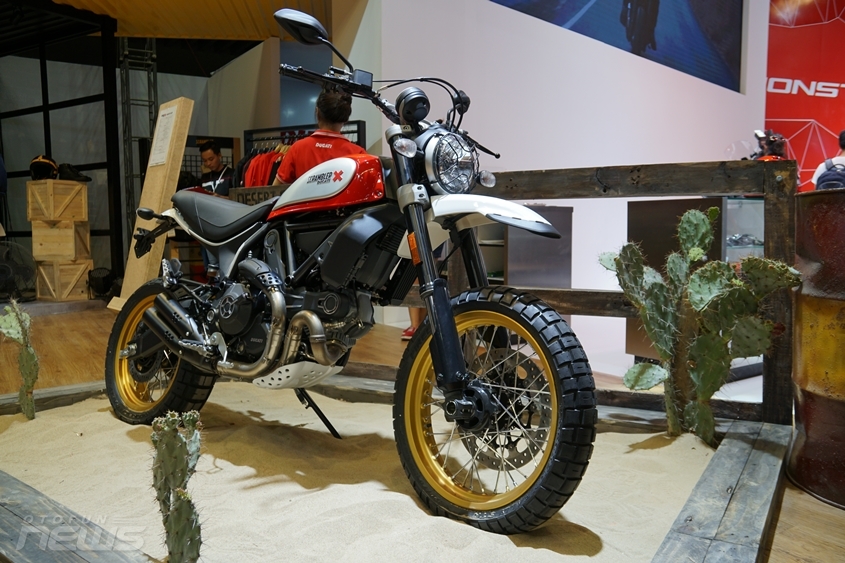 vmcs 2017 kham pha xe chuyen off road ducati scrambler desert sled