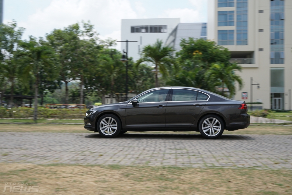 Volkswagen Passat BlueMotion: Kẻ thách thức mới đến từ Đức volkswagen passat bluemotion ke thach thuc moi den tu duc