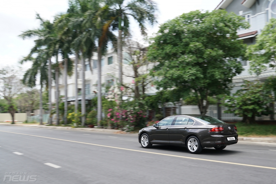 Volkswagen Passat BlueMotion: Kẻ thách thức mới đến từ Đức volkswagen passat bluemotion ke thach thuc moi den tu duc