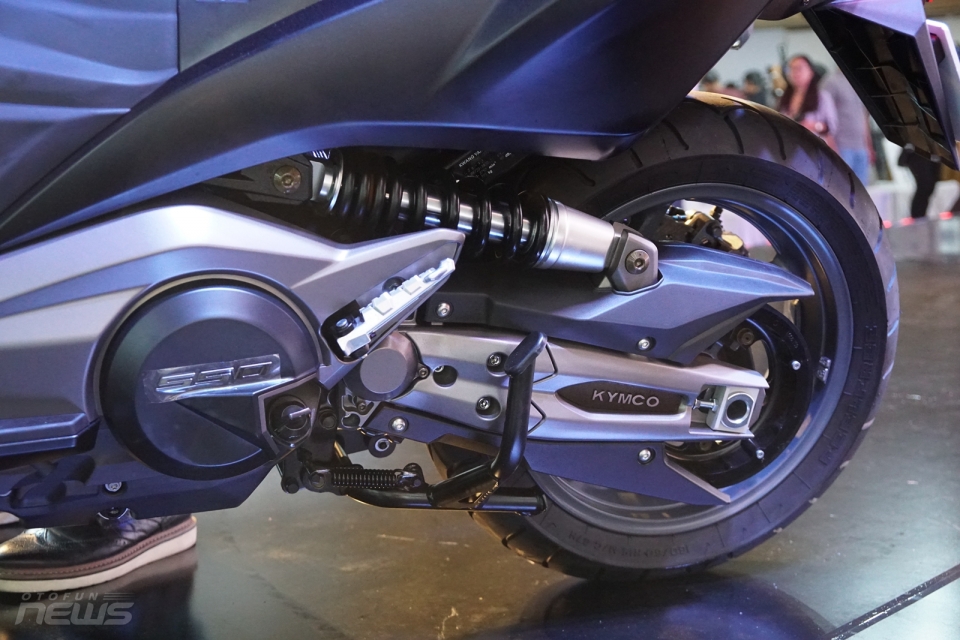Kymco AK550 - xe tay ga cỡ lớn giá ngang với Kia Morning kymco ak550 chinh thuc co mat tai viet nam voi gia 375 trieu dong