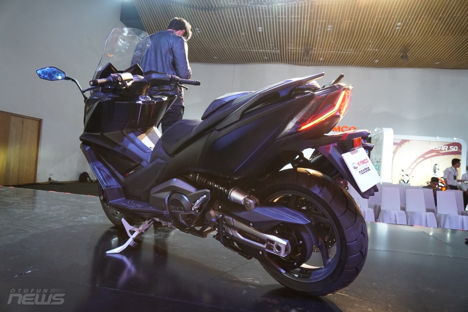 Kymco AK550 - xe tay ga cỡ lớn giá ngang với Kia Morning kymco ak550 chinh thuc co mat tai viet nam voi gia 375 trieu dong