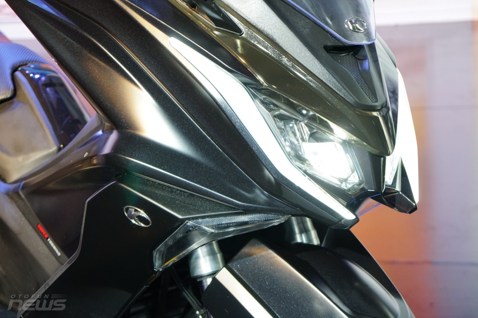 Kymco AK550 - xe tay ga cỡ lớn giá ngang với Kia Morning kymco ak550 chinh thuc co mat tai viet nam voi gia 375 trieu dong