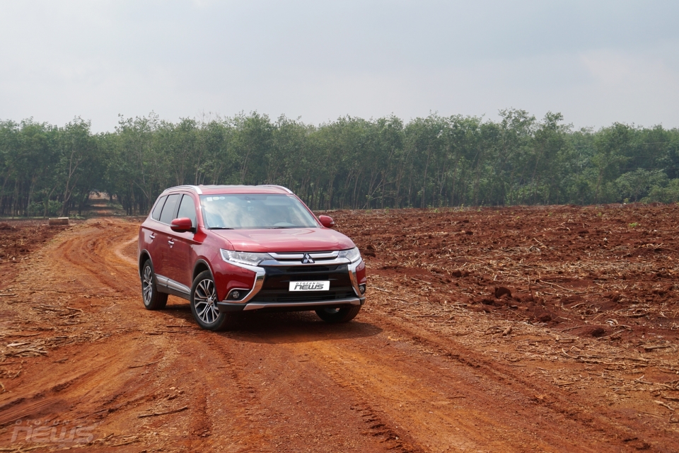 Trải nghiệm Mitsubishi Outlander 2018: Ưu thế từ sự linh hoạt trai nghiem mitsubishi outlander 2018 uu the tu su linh hoat