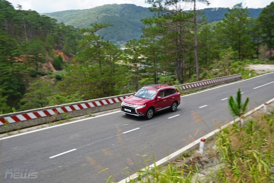 Trải nghiệm Mitsubishi Outlander 2018: Ưu thế từ sự linh hoạt trai nghiem mitsubishi outlander 2018 uu the tu su linh hoat