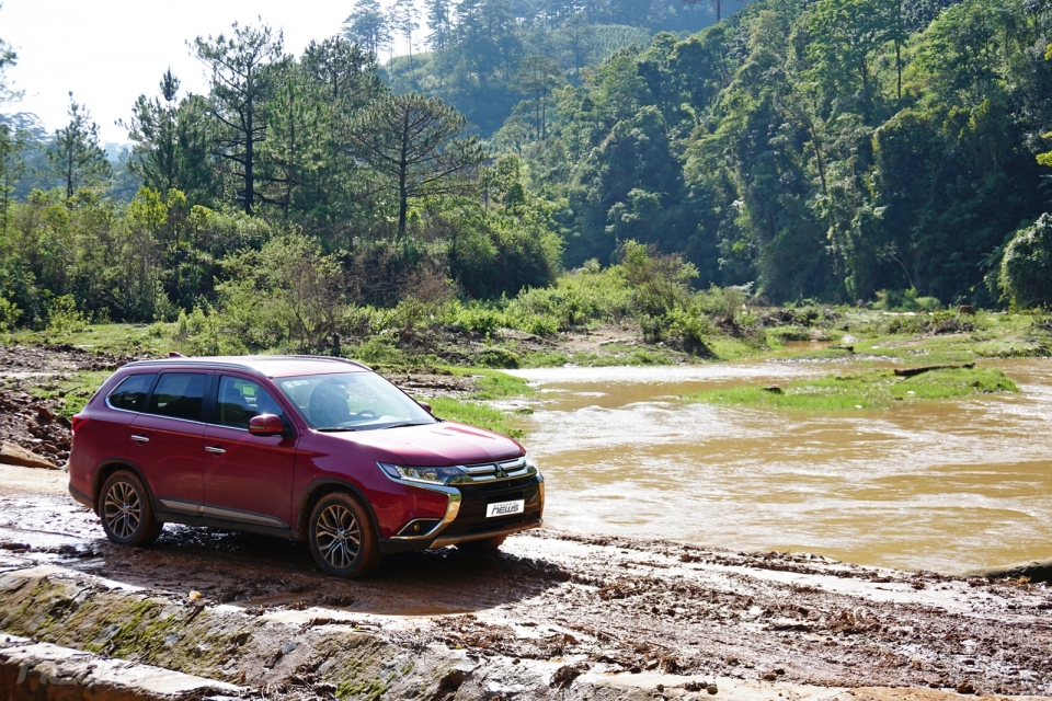 Trải nghiệm Mitsubishi Outlander 2018: Ưu thế từ sự linh hoạt trai nghiem mitsubishi outlander 2018 uu the tu su linh hoat