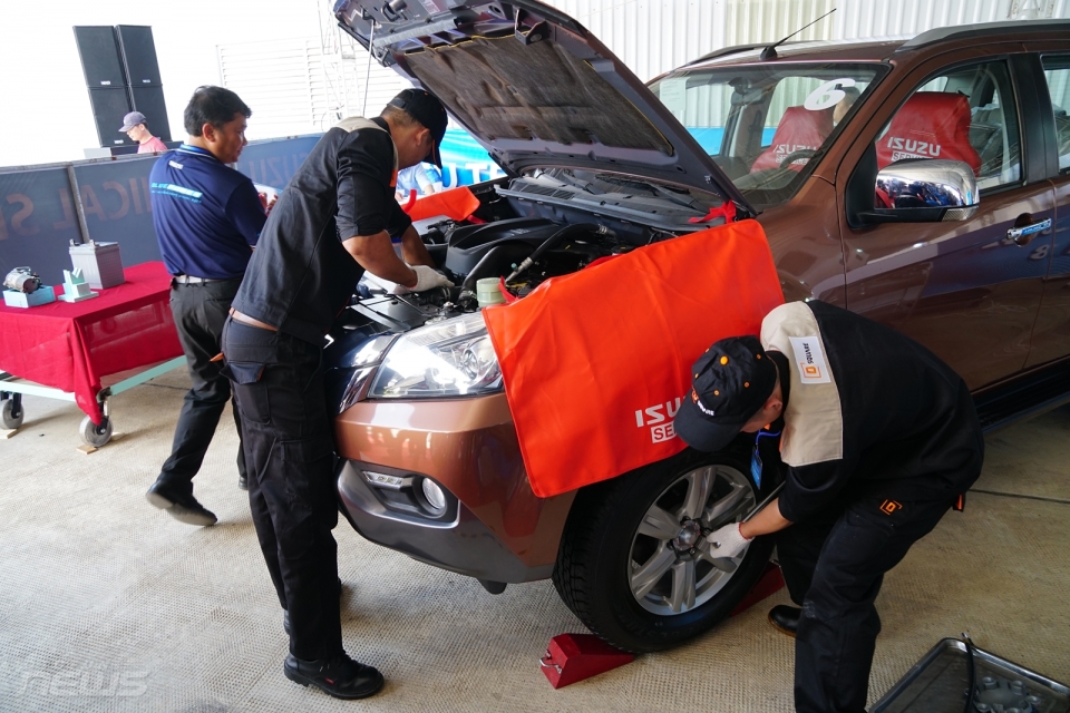 isuzu viet nam to chuc hoi thi tay nghe ky thuat vien lan thu 15