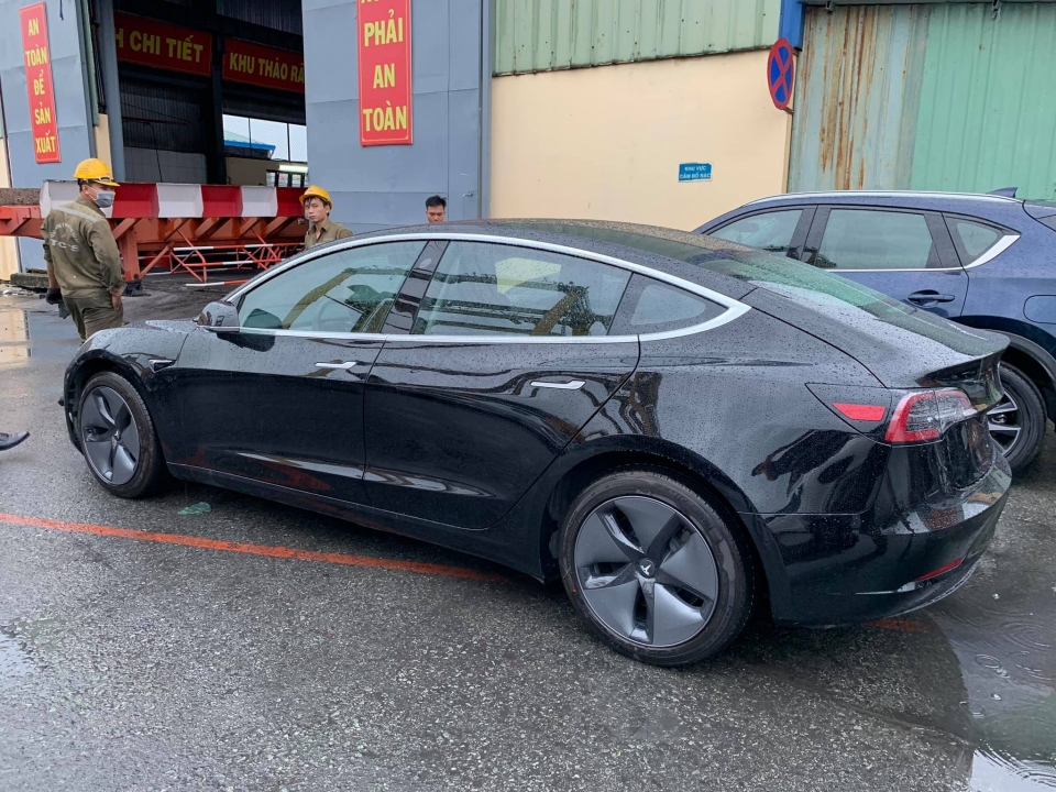 xe dien gia re tesla model 3 dau tien nhap tich viet nam