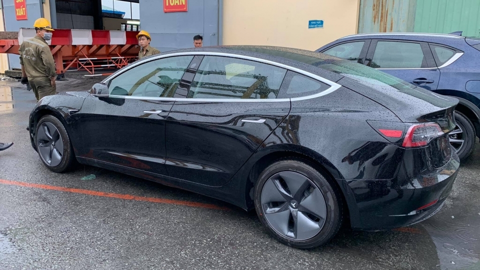 Xe điện giá rẻ Tesla Model 3 đầu tiên nhập tịch Việt Nam