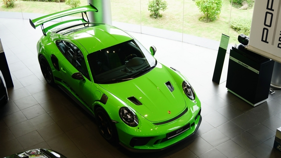 14 tỷ đồng cho siêu phẩm 'thằn lằn xanh' Porsche 911 GT3 RS 2019