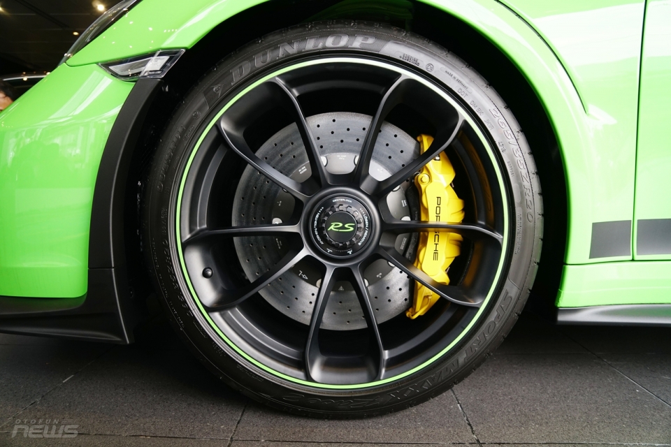 14 tỷ đồng cho siêu phẩm 'thằn lằn xanh' Porsche 911 GT3 RS 2019 14 ty dong cho sieu pham than lan xanh porsche 911 gt3 rs 2019