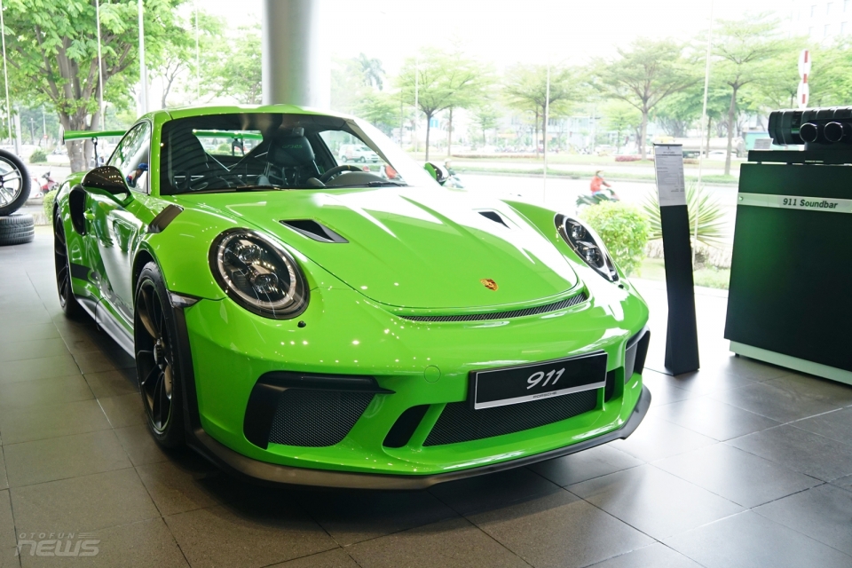14 tỷ đồng cho siêu phẩm 'thằn lằn xanh' Porsche 911 GT3 RS 2019 14 ty dong cho sieu pham than lan xanh porsche 911 gt3 rs 2019