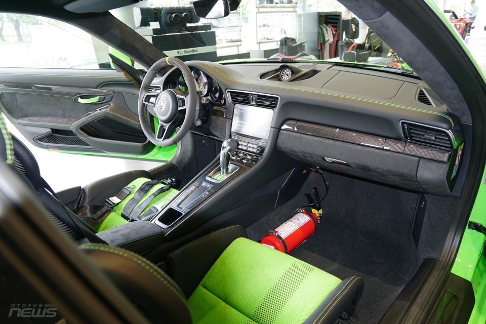 14 tỷ đồng cho siêu phẩm 'thằn lằn xanh' Porsche 911 GT3 RS 2019 14 ty dong cho sieu pham than lan xanh porsche 911 gt3 rs 2019