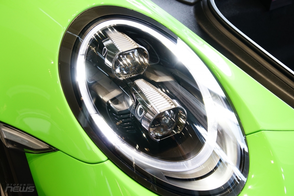 14 tỷ đồng cho siêu phẩm 'thằn lằn xanh' Porsche 911 GT3 RS 2019 14 ty dong cho sieu pham than lan xanh porsche 911 gt3 rs 2019