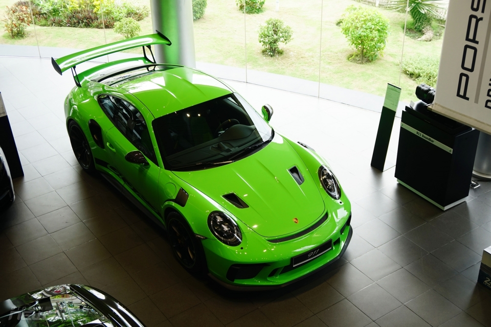 14 tỷ đồng cho siêu phẩm 'thằn lằn xanh' Porsche 911 GT3 RS 2019 14 ty dong cho sieu pham than lan xanh porsche 911 gt3 rs 2019