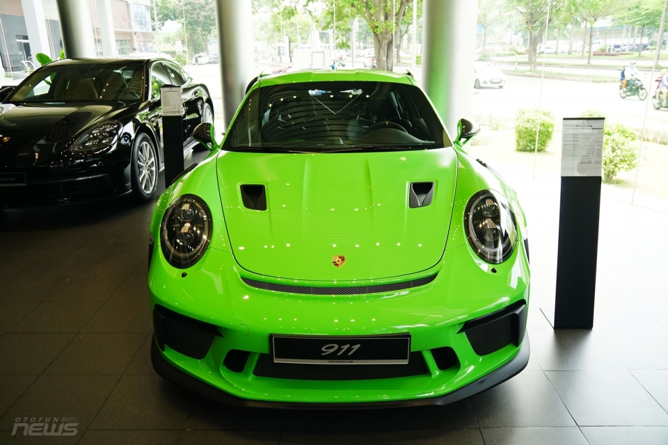 14 tỷ đồng cho siêu phẩm 'thằn lằn xanh' Porsche 911 GT3 RS 2019 14 ty dong cho sieu pham than lan xanh porsche 911 gt3 rs 2019