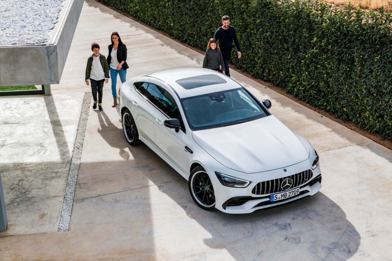Mercedes-Benz Việt Nam ra mắt 3 xe thể thao AMG với giá từ 2,2 tỷ đồng mercedes benz viet nam ra mat 3 xe the thao amg voi gia tu 22 ty dong