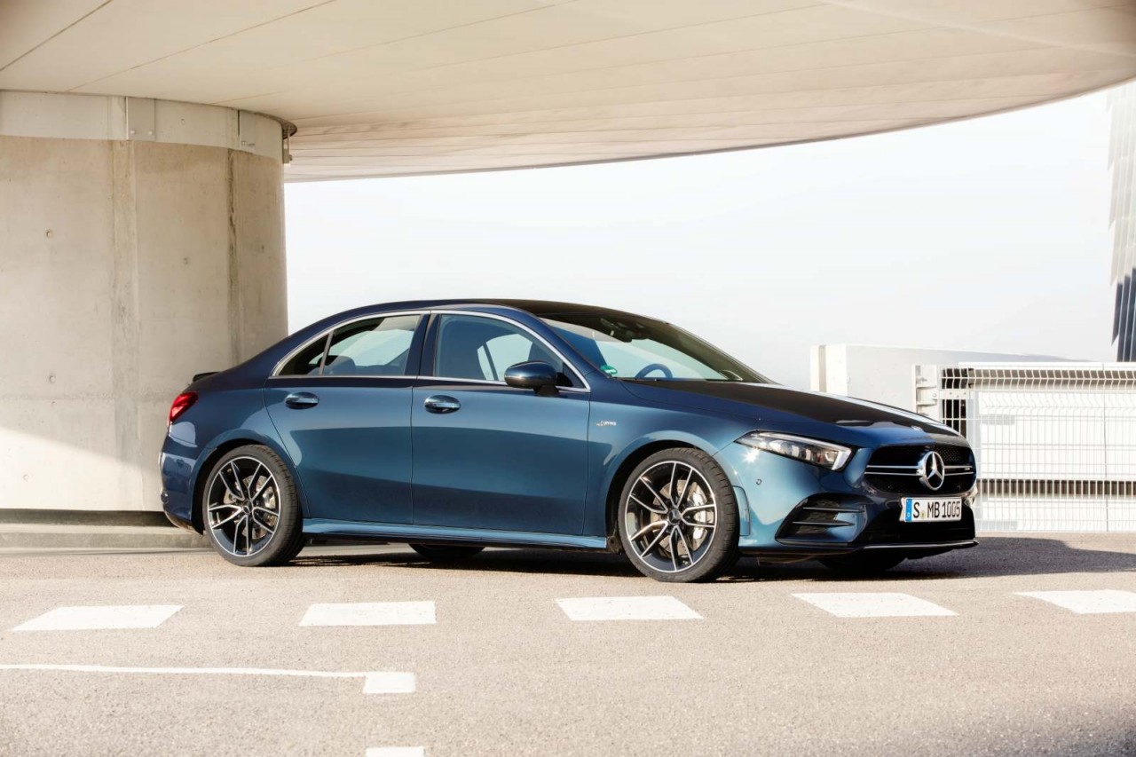 Mercedes-Benz Việt Nam ra mắt 3 xe thể thao AMG với giá từ 2,2 tỷ đồng mercedes benz viet nam ra mat 3 xe the thao amg voi gia tu 22 ty dong