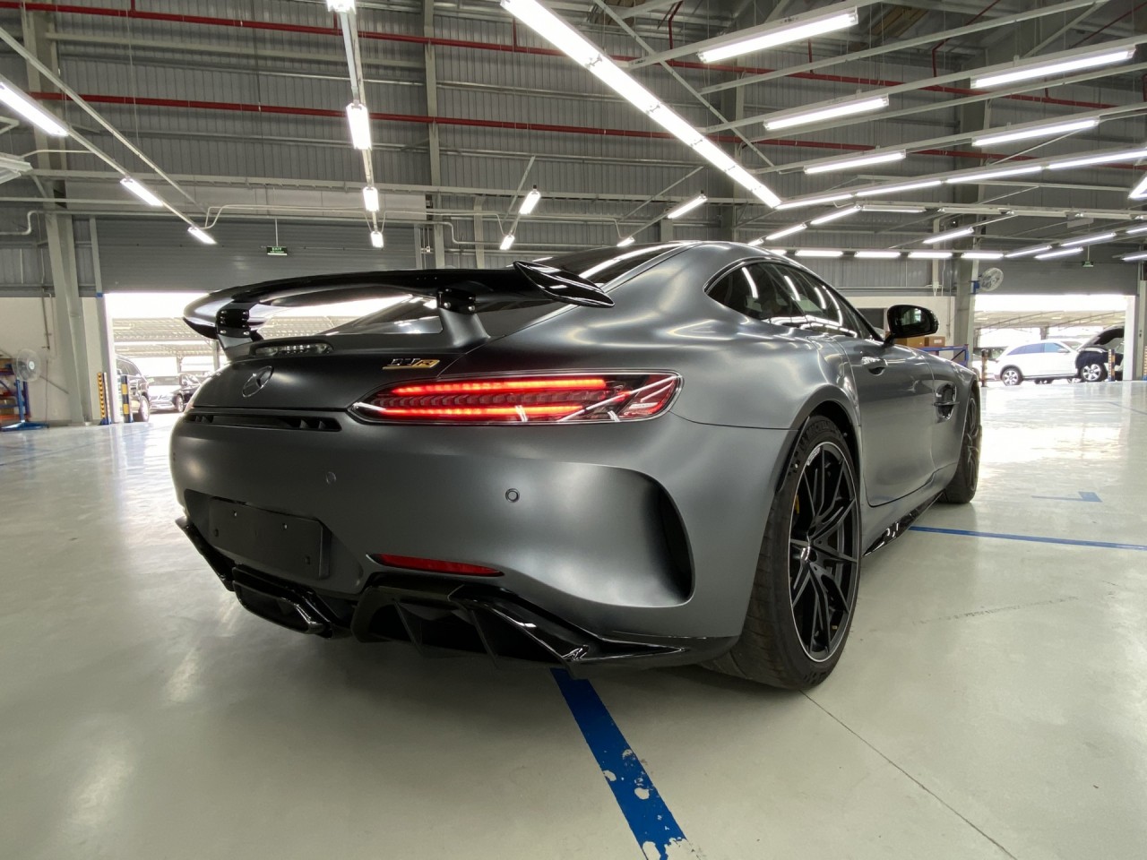 mercedes amg gt r manh thu co gia chi 116 ty dong
