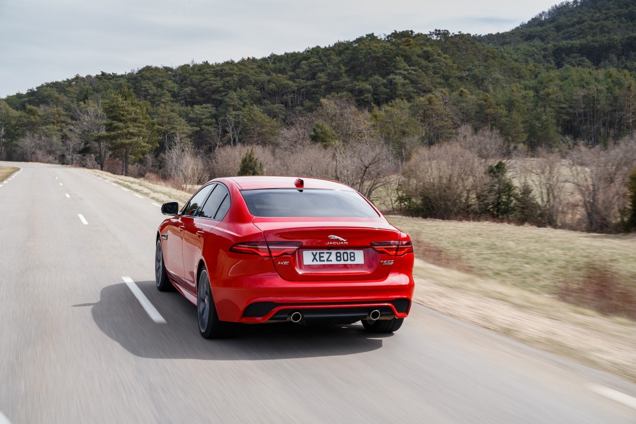 jaguar xe 2020 tai dinh nghia ve sedan the thao hang sang