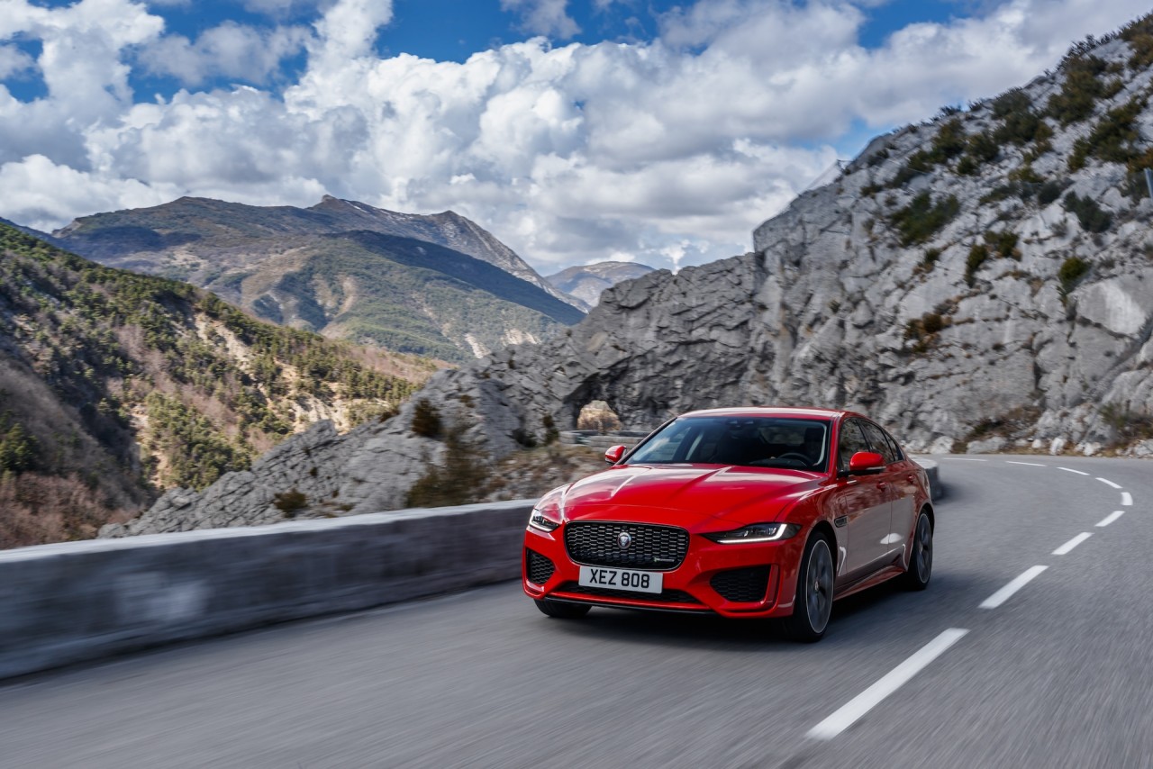 jaguar xe 2020 tai dinh nghia ve sedan the thao hang sang