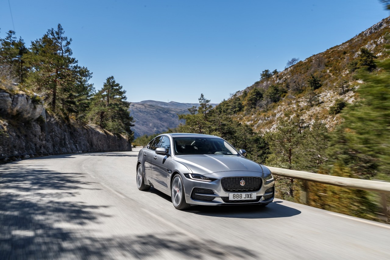 jaguar xe 2020 tai dinh nghia ve sedan the thao hang sang