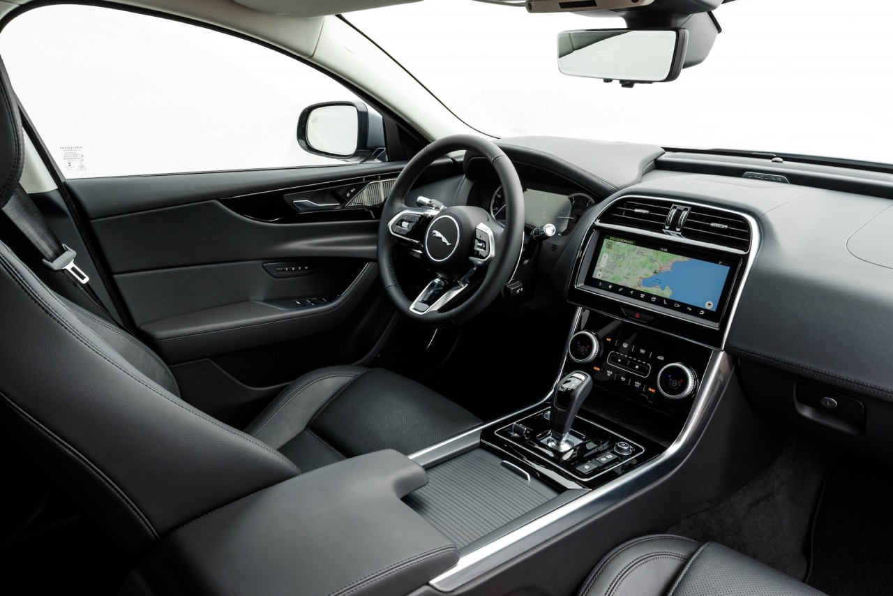 jaguar xe 2020 tai dinh nghia ve sedan the thao hang sang