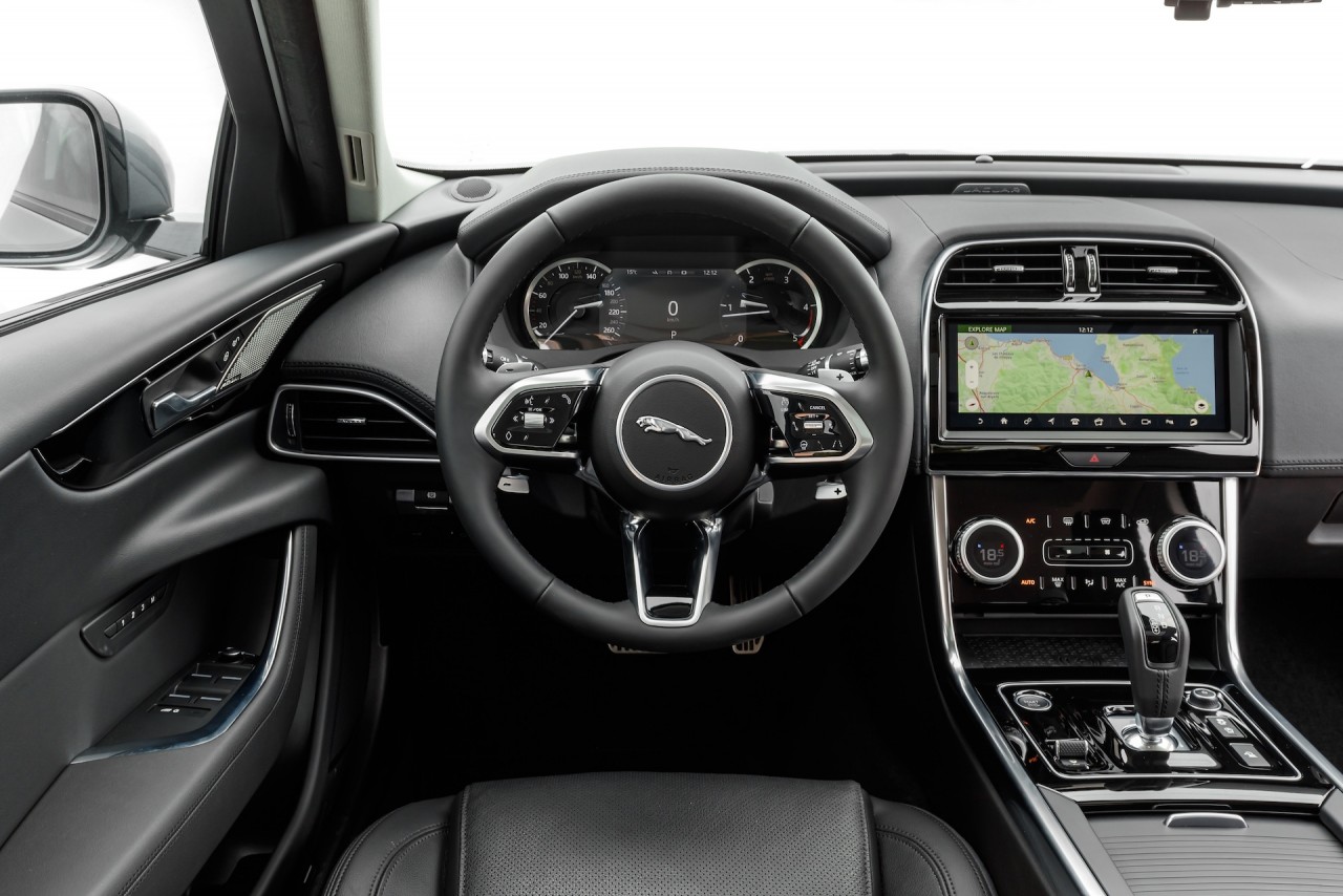 jaguar xe 2020 tai dinh nghia ve sedan the thao hang sang