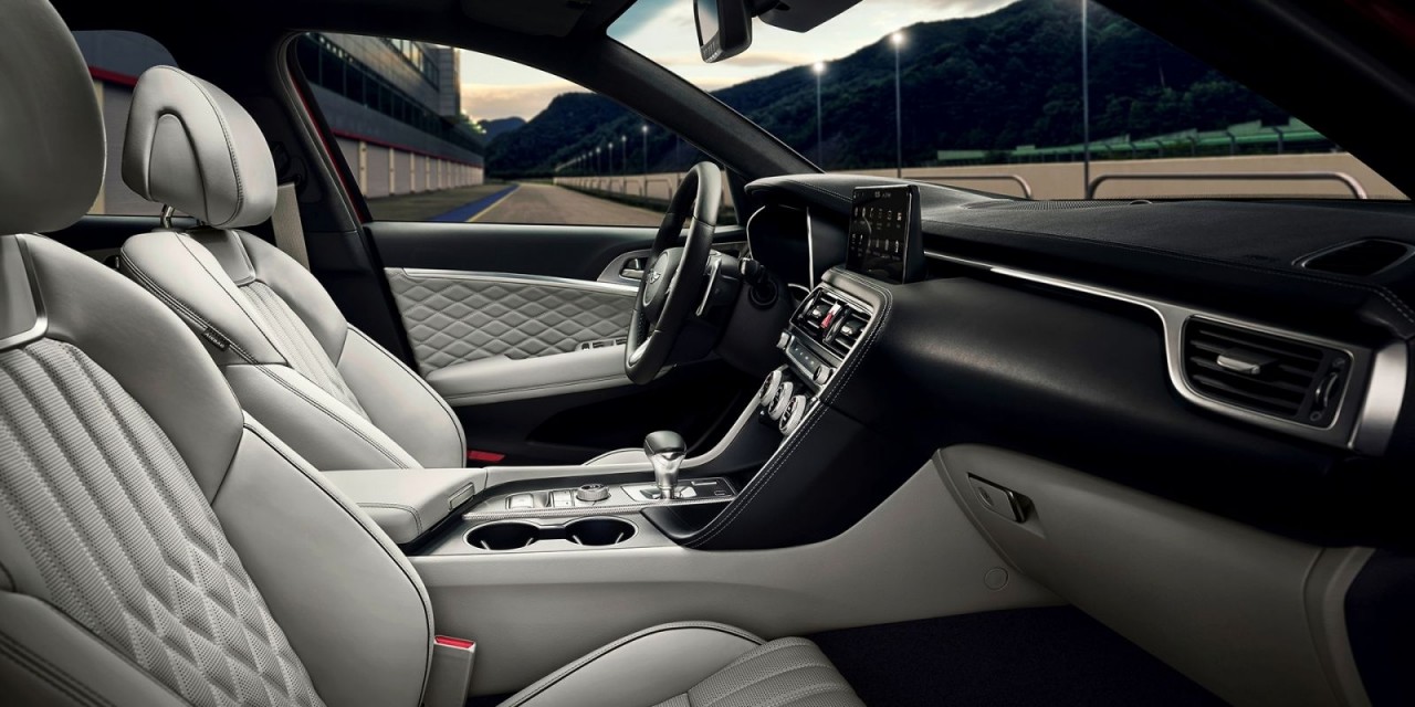Genesis G70 2022 có giá 38.600 USD