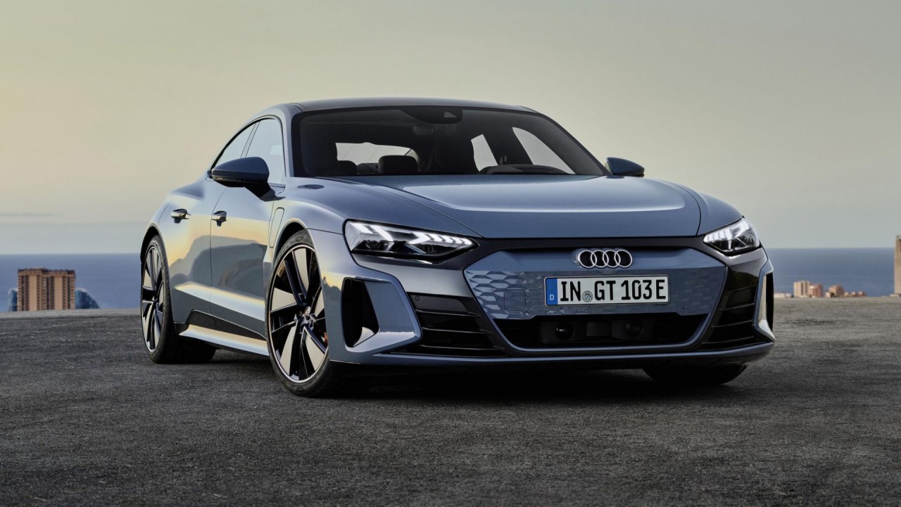 Audi e-tron GT 2022 có giá từ 2,7 tỉ đồng