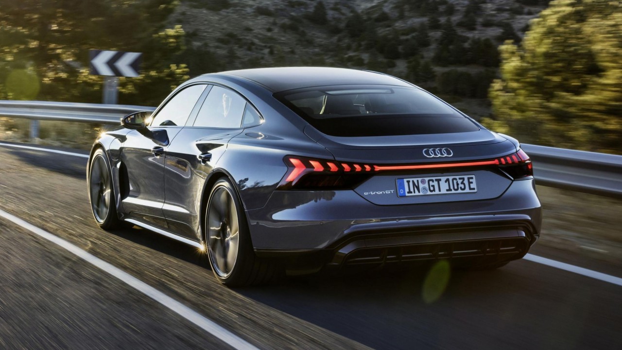 Audi e-tron GT 2022 có giá từ 2,7 tỉ đồng