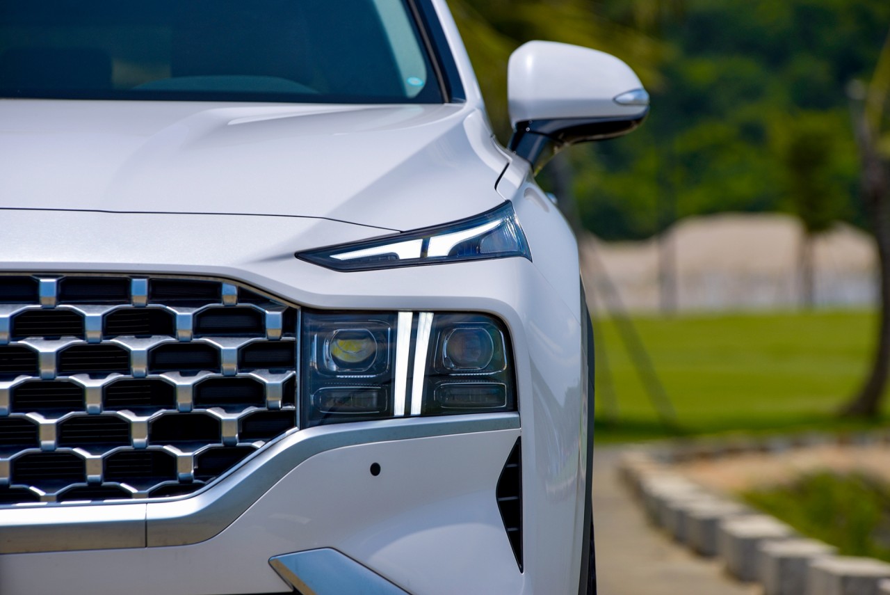 Hyundai Santa Fe 2021 ra mắt tại Việt Nam với giá 1,03 tỷ đồng Hyundai Santa Fe 2021 ra mắt tại Việt Nam với giá 1,03 tỷ đồng