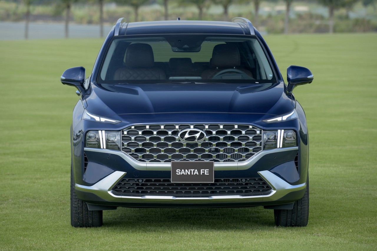 Hyundai Santa Fe 2021 ra mắt tại Việt Nam với giá 1,03 tỷ đồng Hyundai Santa Fe 2021 ra mắt tại Việt Nam với giá 1,03 tỷ đồng