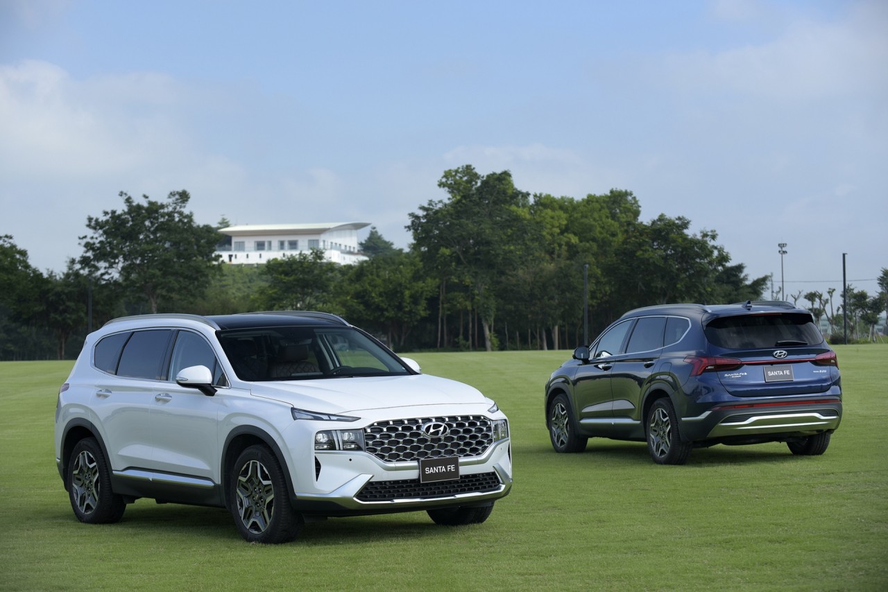 Hyundai Santa Fe 2021 ra mắt tại Việt Nam với giá 1,03 tỷ đồng Hyundai Santa Fe 2021 ra mắt tại Việt Nam với giá 1,03 tỷ đồng