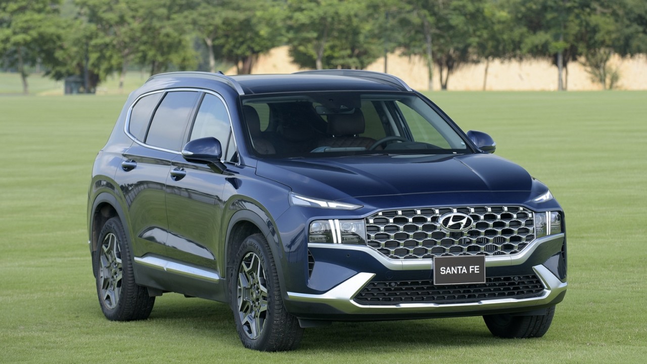Đi xe gia đình, nên mua Hyundai Santa Fe máy xăng hay dầu?