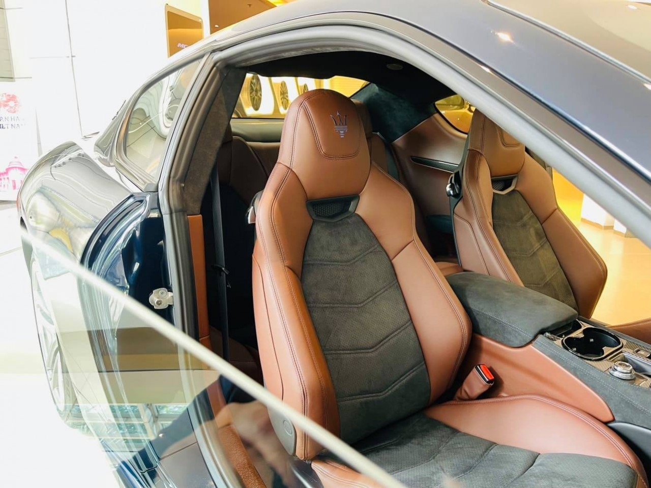 Cận cảnh Maserati GranTurismo Sport tại Việt Nam với giá 13,8 tỷ đồng Cận cảnh Maserati GranTurismo Sport tại Việt Nam với giá 13,8 tỷ đồng