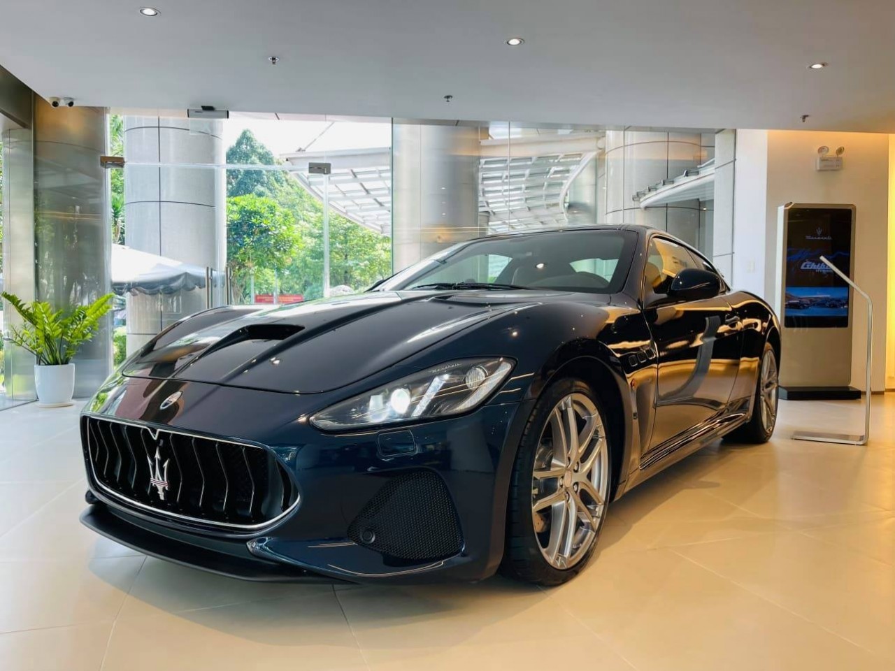 Cận cảnh Maserati GranTurismo Sport tại Việt Nam với giá 13,8 tỷ đồng Cận cảnh Maserati GranTurismo Sport tại Việt Nam với giá 13,8 tỷ đồng