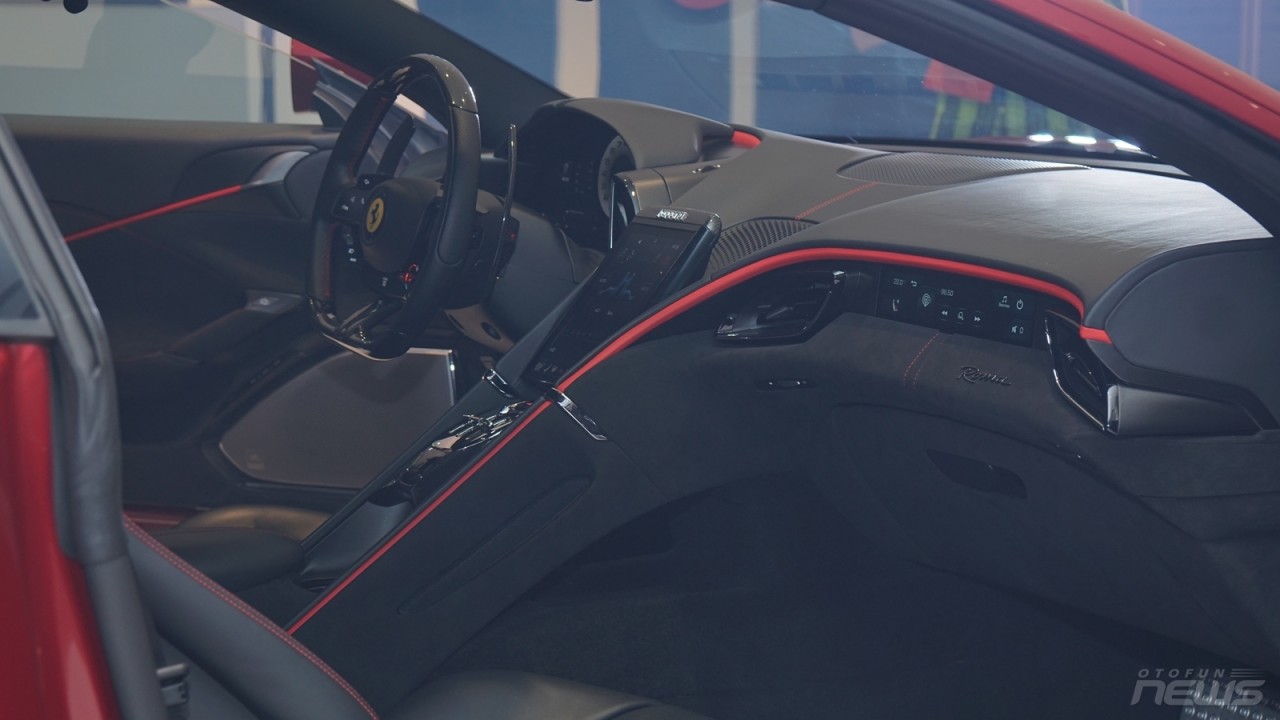 Bộ đôi siêu xe Ferrari Rome và SF90 Stradale có mặt tại Việt Nam với giá từ 21 tỷ đồng Bộ đôi siêu xe Ferrari Rome và SF90 Stradale có mặt tại Việt Nam với giá từ 21 tỷ đồng