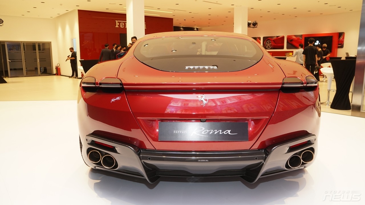 Bộ đôi siêu xe Ferrari Rome và SF90 Stradale có mặt tại Việt Nam với giá từ 21 tỷ đồng Bộ đôi siêu xe Ferrari Rome và SF90 Stradale có mặt tại Việt Nam với giá từ 21 tỷ đồng